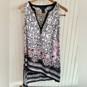 White House Black Market Black and White Tank Top Size 2